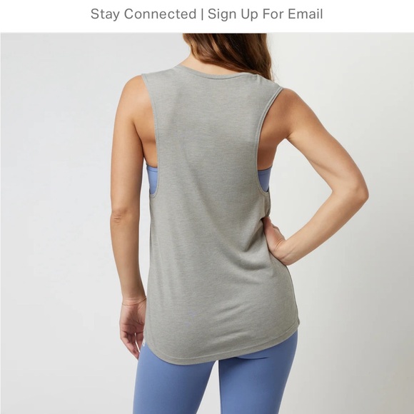 Vuori size small “the rise the shine” tank - Picture 2 of 4